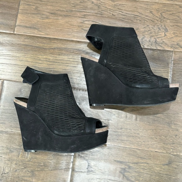 Vince Camuto Wedge Sandals - Picture 4 of 9